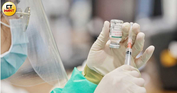 18歲以上、第9類對象登記AZ疫苗者，也將於9月上旬施打。（圖／林士傑攝）