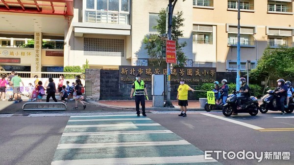 ▲結束最長暑假！瑞芳警啟動「護童勤務」 維護校園安全。（圖／記者郭世賢翻攝）