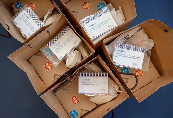 蔡英文送帕奧選手英雄餐　網讚「點字版卡片」：好貼心 | ETtoday政