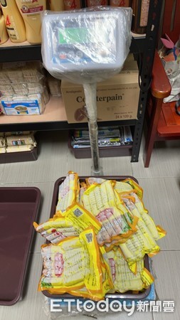 ▲竹市越南商店查獲18公斤中鏢豬瘟製品　同步網拍…檢警還在追。（圖／記者陳凱力翻攝）
