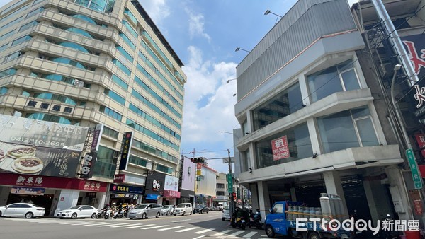 ▲▼公益路樓店求售，台中,公益路。（圖／記者陳筱惠攝）