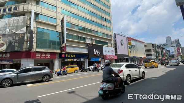 ▲▼公益路樓店求售，台中,公益路。（圖／記者陳筱惠攝）