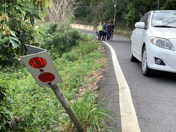 ▲一心南街一個月發生4起機車墜谷事件。（圖／記者唐詠絮翻攝）