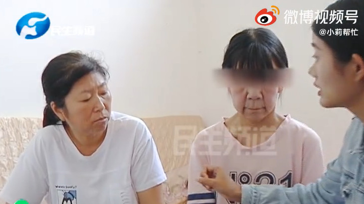 ▲▼14歲少女「班傑明式衰老」變70歲　遭霸凌哭：為什麼生下我？。（圖／翻攝小莉幫忙微博）