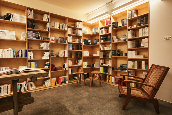 ▲▼台北東區Aesop忠孝概念店，近來與青鳥書店合作開設「Aesop Reading Corner」。（圖／青鳥提供）