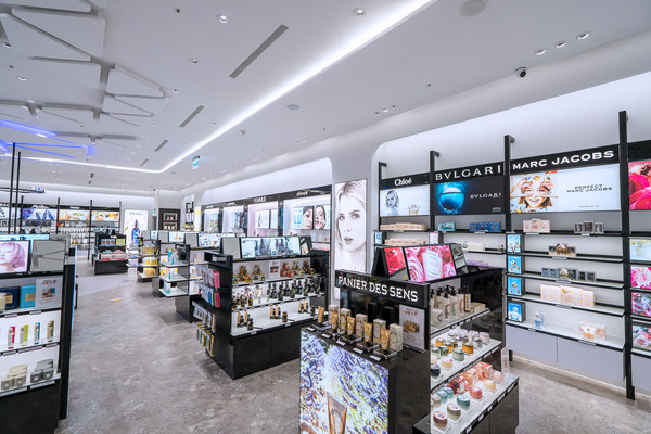 ▲義大世界購物中心推出獨家店型iGLAMOUR 愛・迷人與紐約新時區，提升賣場商品差異化。（圖／義大提供）