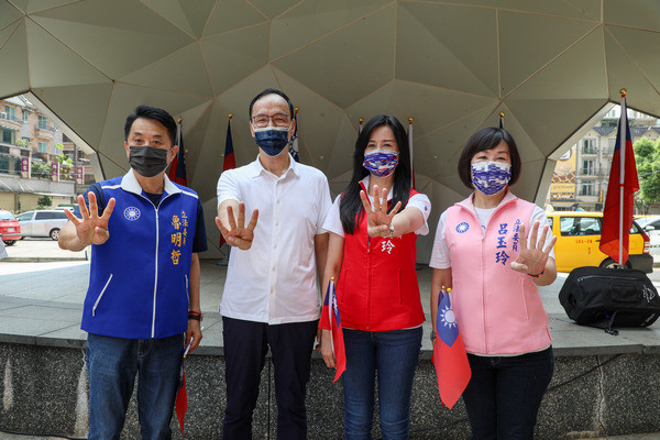 搶攻國民黨軍系選票　朱立倫國旗屋升旗：桃園一定會贏回來 | ETtoda