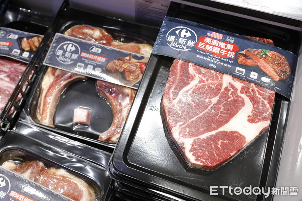 ▲▼家樂福大賣場中的美牛專區。（圖／記者湯興漢攝）