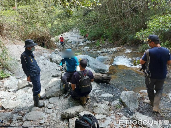 ▲▼花蓮屏風山登山客失足墜邊坡摔斷手。（圖／記者柯政誟翻攝）