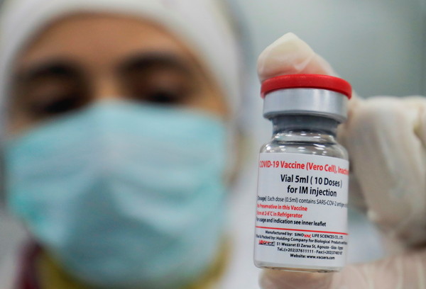 ▲▼ 圖為埃及開打的中國科興疫苗。（圖／路透）