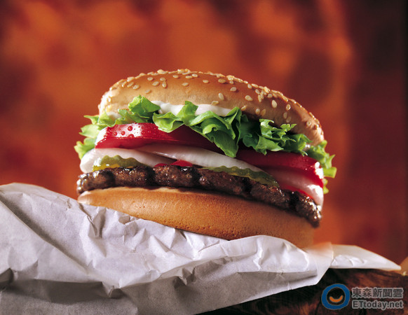 漢堡王祭出指定漢堡享買1送1優惠。