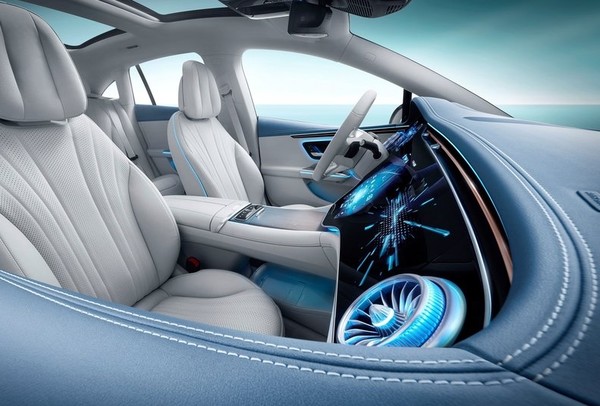 賓士E-Class電動版正式亮相！明年投產要搶特斯拉Model S市場（圖／翻攝自賓士）