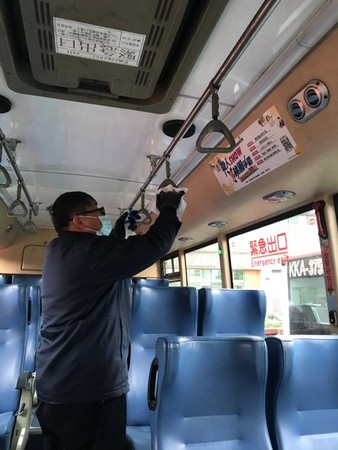 ▲開學了！桃園市區公車加強清消民眾可安心搭乘。