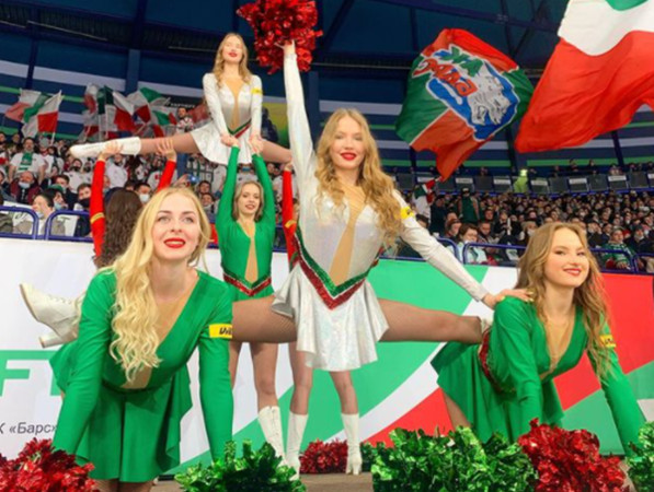 ▲▼ 俄羅斯曲棍球隊「喀山雪豹」（AK Bars）的啦啦隊。（圖／翻攝Instagram@barsangels_kazan）