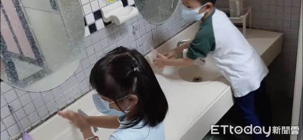 ▲勤洗手保持手部衛生是預防腸病毒第一道防線。（圖／花蓮縣衛生局提供，下同）