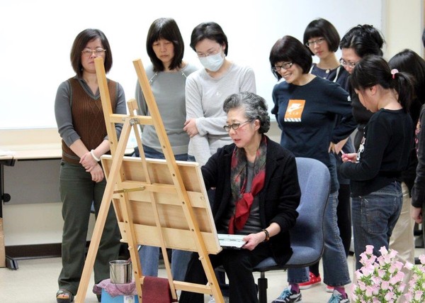 ▲▼藝術家梁丹丰於大學任教數十年，積極投入藝術人才培育。（圖／長女梁銘毅提供）