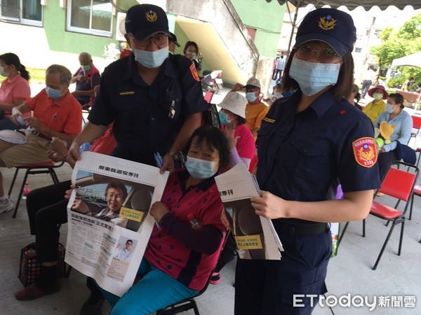 ▲里港警分局到 九如鄉「九如全人照顧園區」加強社區宣導交安            。（圖／記者陳崑福翻攝，以下同）