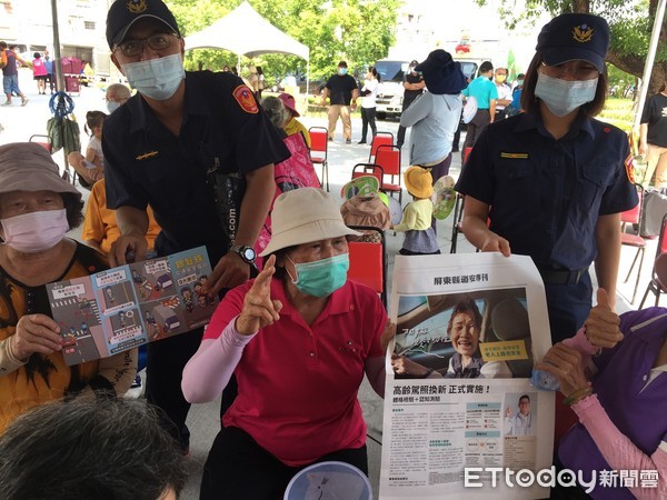 ▲里港警分局到 九如鄉「九如全人照顧園區」加強社區宣導交安            。（圖／記者陳崑福翻攝，以下同）