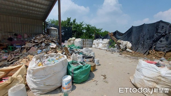 ▲▼縣治特區營建工地廢棄物違規處理，嚴辦 。（圖／嘉義縣政府提供）