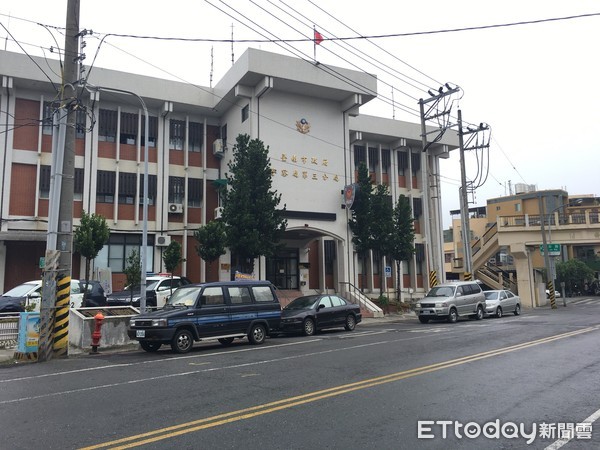 ▲林姓男子因懷疑胞妹長期在食物「加料」害他，憤持西瓜刀衝胞妹家砍她雙腿，被台南市警三分局警方逮捕，深入偵辦釐清案情中。（圖／記者林悅翻攝，下同）