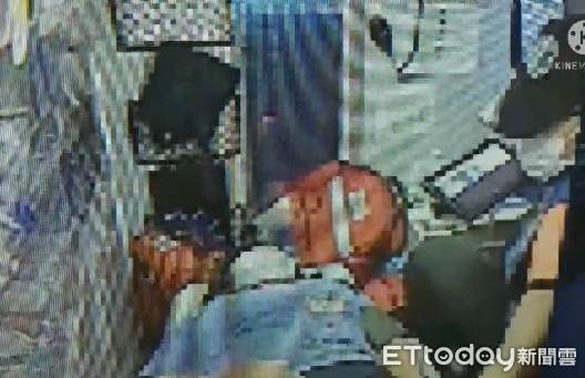 ▲林姓男子因懷疑胞妹長期在食物「加料」害他，憤持西瓜刀衝胞妹家砍她雙腿，被台南市警三分局警方逮捕，深入偵辦釐清案情中。（圖／記者林悅翻攝，下同）