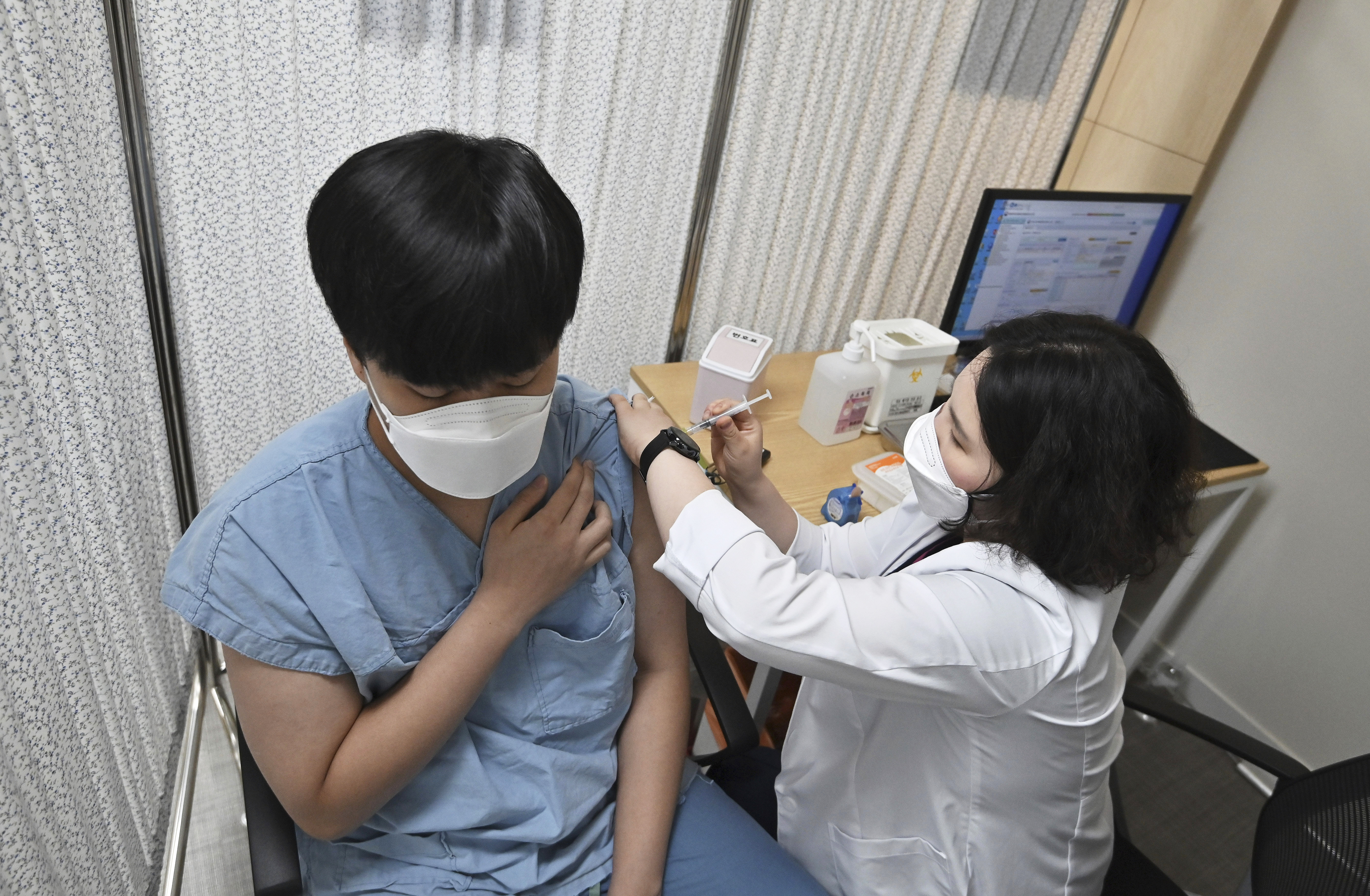 ▲▼南韓13日再傳2名2、30多歲的年輕男子接種BNT疫苗後猝死的消息。（示意圖／達志影像／美聯社）