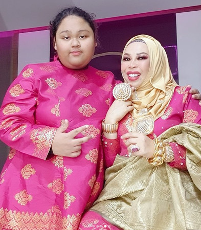 ▲▼馬來西亞女富商奧絲曼（Hasmiza Othman）和網紅女兒Cik B。（圖／翻攝自IG／datoserivida）