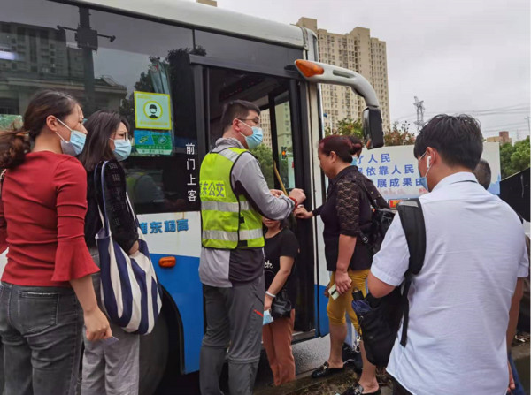 ▲上海預先轉移安置民眾，防止璨樹颱風災情擴大。（圖／翻攝央廣網）