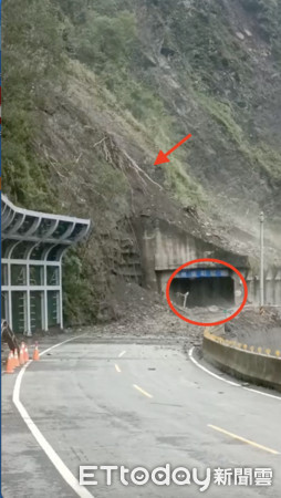 ▲南橫梅蘭明隧道兩天內3度發生坍塌，現在整個被掩沒             。（圖／民眾提供）