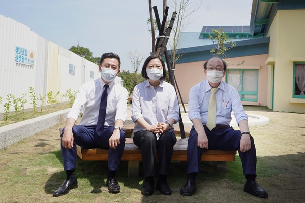 ▲林智堅、蔡英文、柯建銘一同參訪華德福非營利幼兒園。（圖／新竹市政府提供）