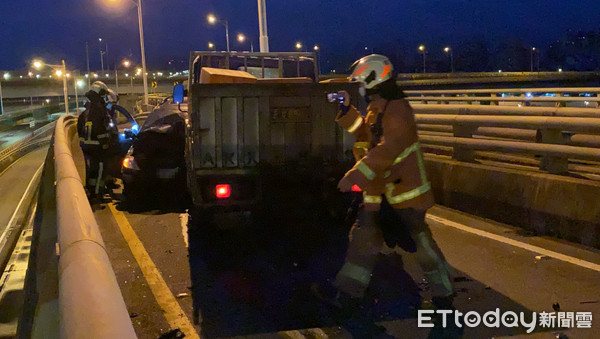 ▲▼賴男開車逆向開上新北環快，並在台64快速道路江子翠匝道上對撞小貨車。（圖／記者游宗樺攝）