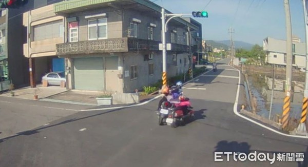 ▲▼宜蘭車禍驚悚撞擊畫面 。（圖／記者游芳男翻攝）