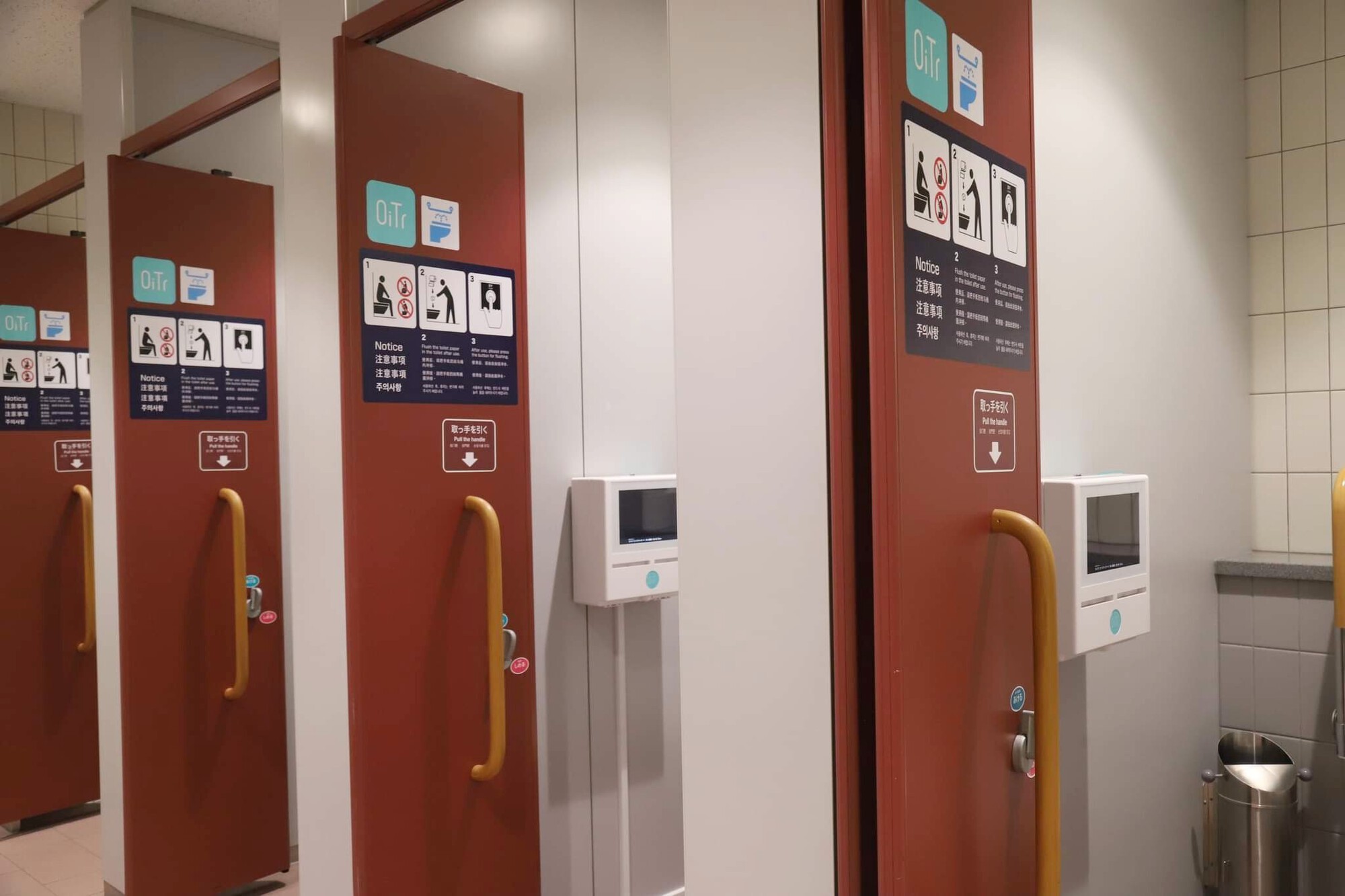 ▲▼日本機場女廁提供「免費生理用品」　救急用超方便！網狂讚貼心。（圖／推特／中部国際空港セントレア）