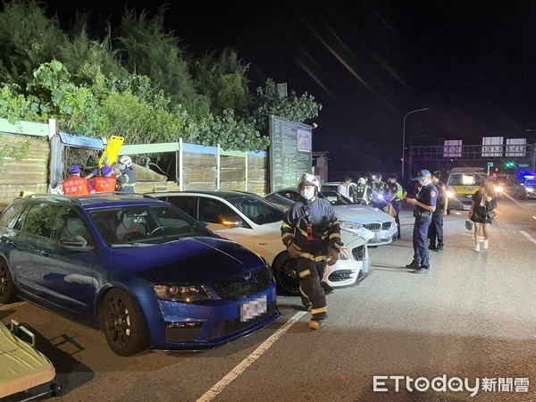 ▲▼桃園觀音快速路九段汽車衝撞行人釀2死2傷。（圖／記者沈繼昌翻攝）