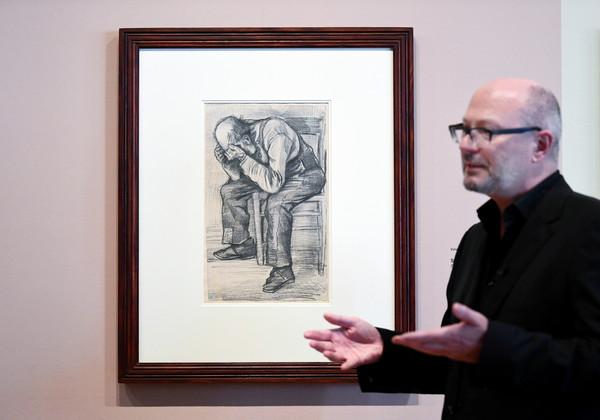 ▲▼荷蘭一家博物館16日公布藝術大師梵谷（Vincent van Gogh）生前未曾公開的畫作「Worn Out」。（圖／路透）
