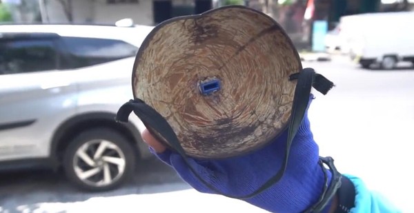 ▲▼印尼,椰壳口罩（圖／翻攝自YouTube／Kabarbalihits）