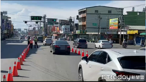 ▲南二高南州路段車禍，高速公路車流             。（圖／翻攝）