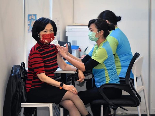 ▲▼半年前率先打科興疫苗！香港議員「體內已驗不到抗體」改混打BNT。（圖／翻攝葉劉淑儀臉書）