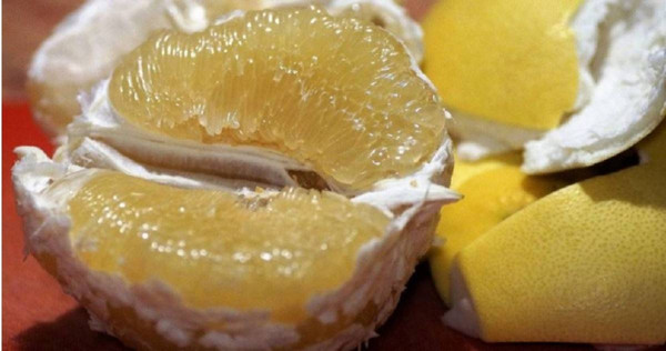 醫生呼籲柚子別吃太多，否則恐將腦出血。（示意圖／pixabay）