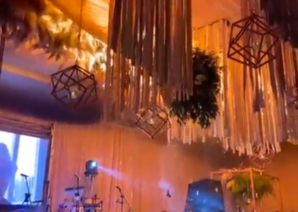 ▲▼婚禮「放煙火」燒到布幔　天花板60秒陷火海。（圖／翻攝自推特／@Huitzquillocan）