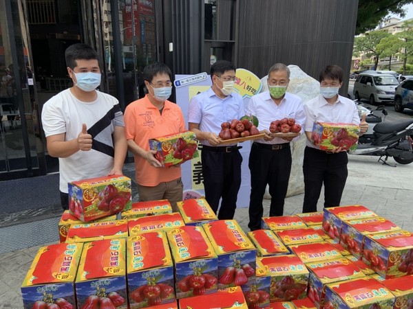 ▲▼蓮霧遭禁輸陸！高雄餐廳一口氣「認購300公斤」，霸氣挺六龜農民。（圖／記者賴文萱翻攝）