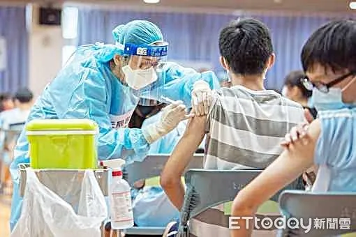 ▲桃園市第一波施打BNT疫苗的大園高中，今天有逾半學生請疫苗假未到校。（圖／記者沈繼昌翻攝）