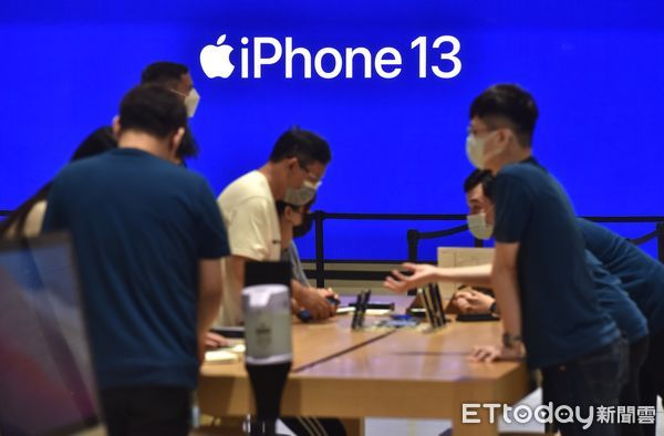 ▲▼Apple 信義A13 iPhone13開賣,蘋果直營店。（圖／記者李毓康攝）