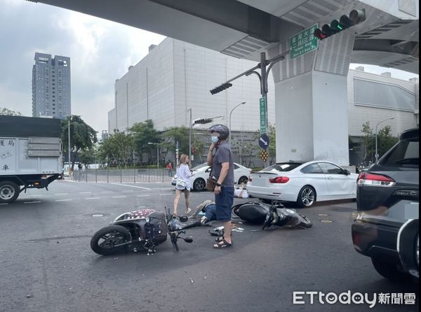 ▲台灣大道車禍。（圖／記者李忠憲翻攝）