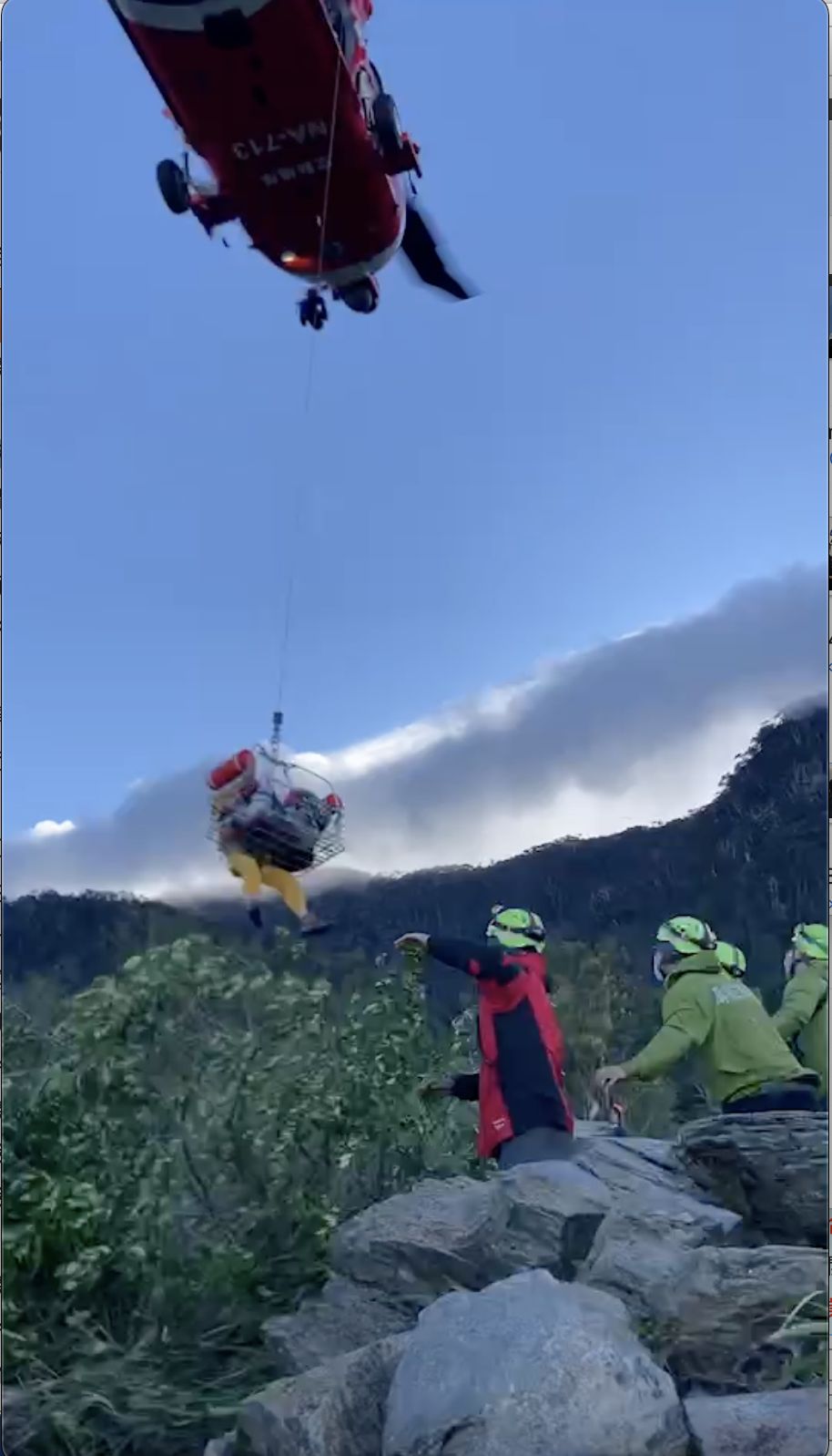 ▲重裝黑鷹救難直升機成軍後，首起山難救援             。（圖／記者吳奕靖翻攝）