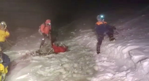 ▲▼俄羅斯高加索地區23日有一群登山客受困厄爾布魯士山（Mount Elbrus）的暴雪之中，其中5人身亡。（圖／路透）