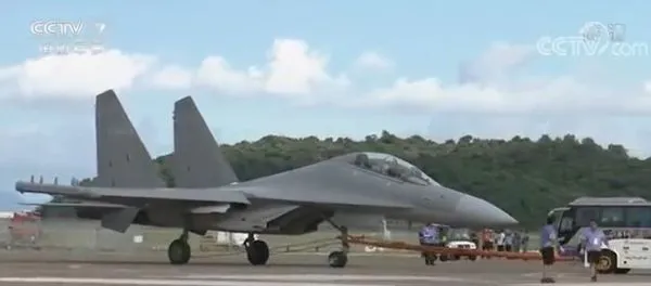 ▲▼解放軍電戰機殲-16D珠海航展亮相。（圖／翻攝自《央視軍事》）