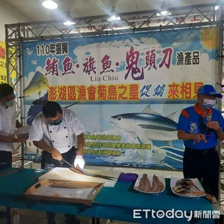 ▲琉球區漁會跨海與澎湖區漁會聯手舉辦美食品嘗會，買氣搶搶滾             。（圖／記者陳崑福翻攝，以下同）