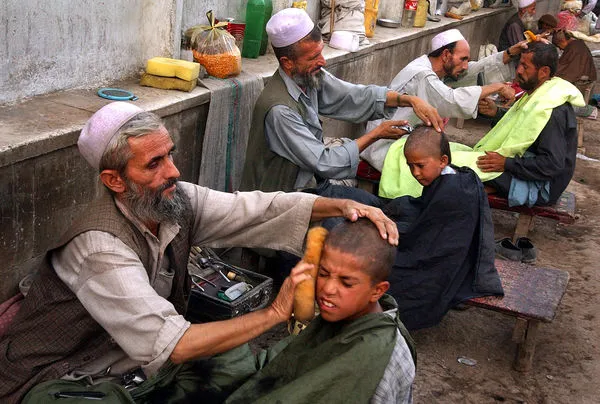 ▲▼阿富汗,理髮。（圖／達志影像／美聯社）