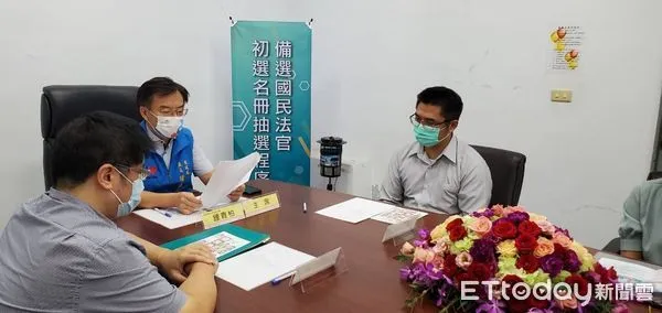 ▲台東縣府抽選800位備選國民法官初選名冊。（圖／記者楊漢聲翻攝）